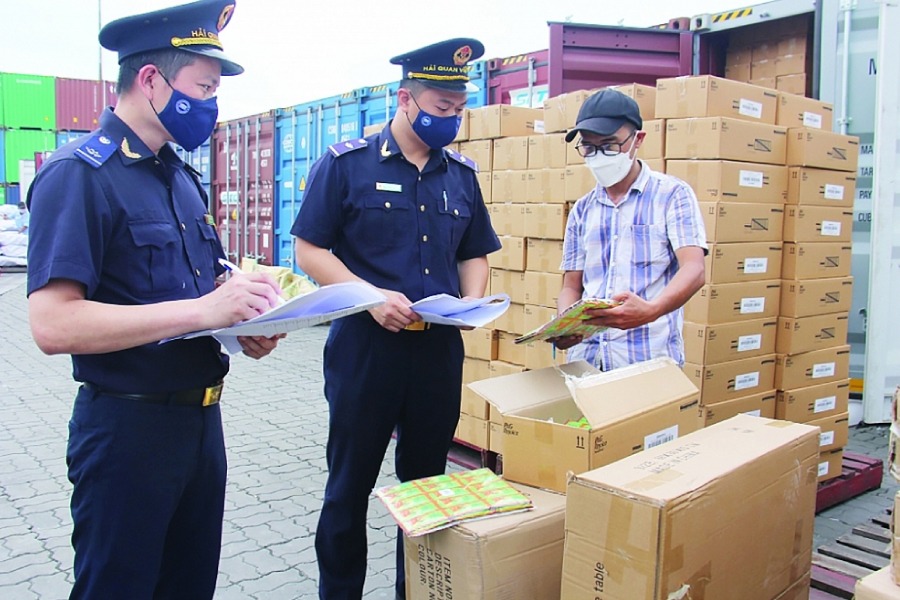 Tính thuế nhập khẩu theo giá FOB - Quy định pháp lý và cách xác định chính xác