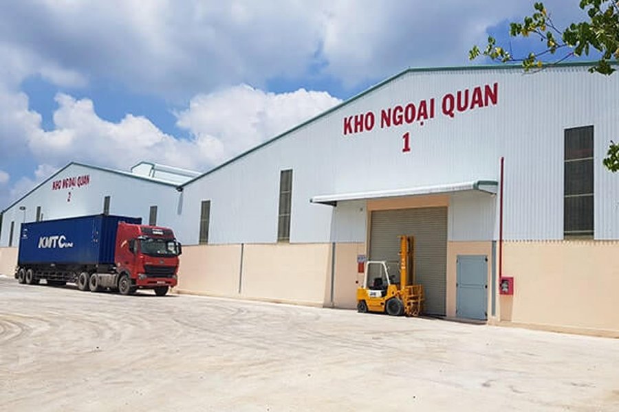 Thủ tục chuyển quyền sở hữu hàng hóa trong kho ngoại quan